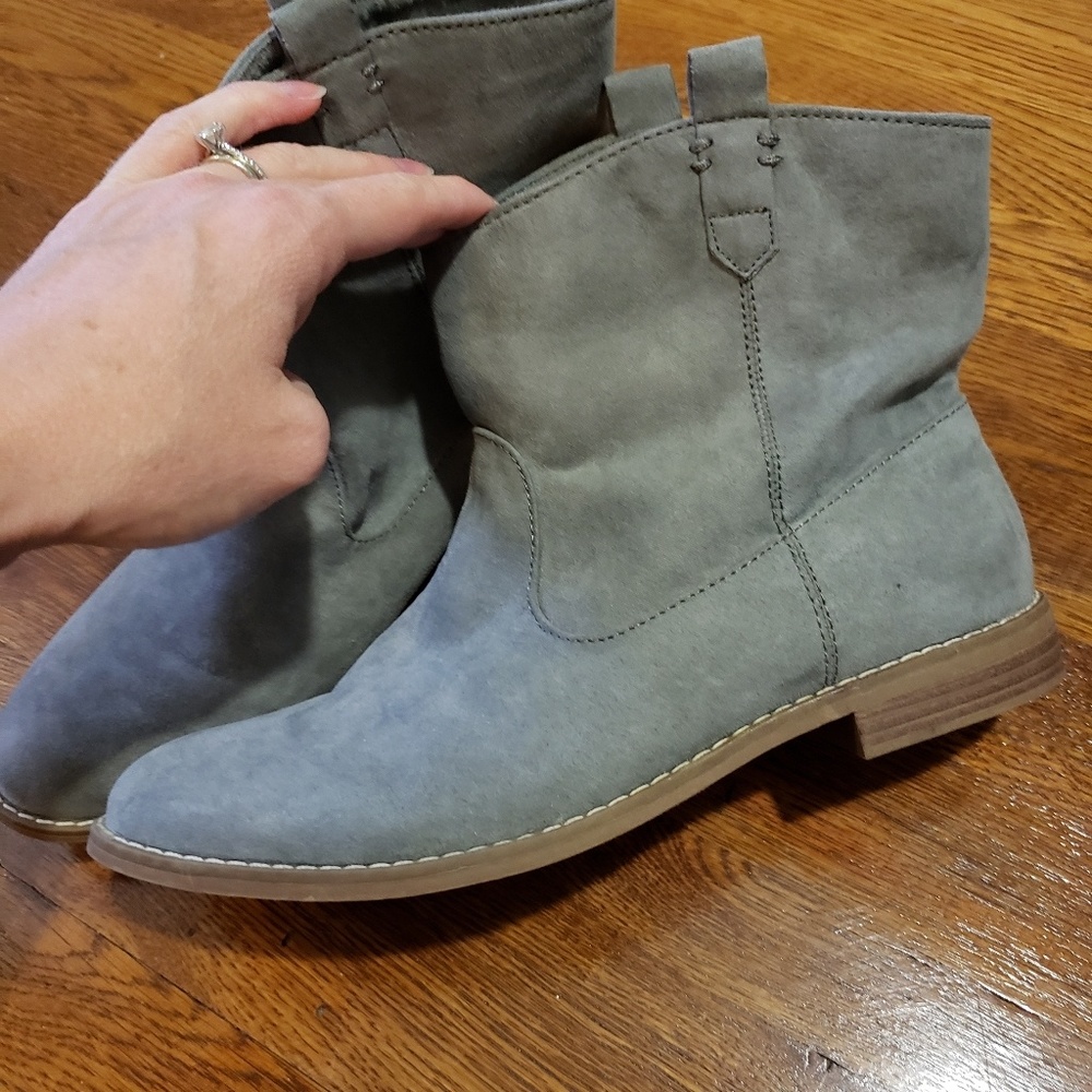 Old navy booties size 9